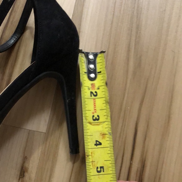 LULU’S SEXY BEDROOM STRAP PUMPS. Size 9. Great condition. Faux fur at th… - Picture 6 of 6